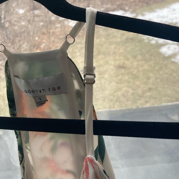 Adelyn Rae White Tropical Wrap Dress - Picture 13 of 14